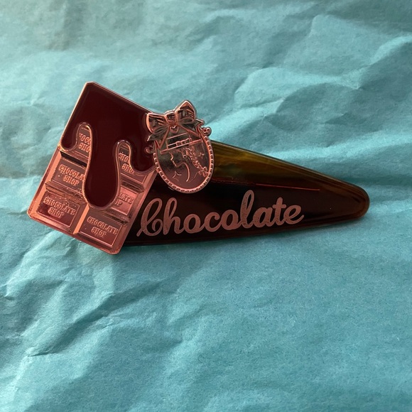 Flower Knows Accessory Bundle! 2 bags, scrunchie, & barrette - Picture 3 of 4